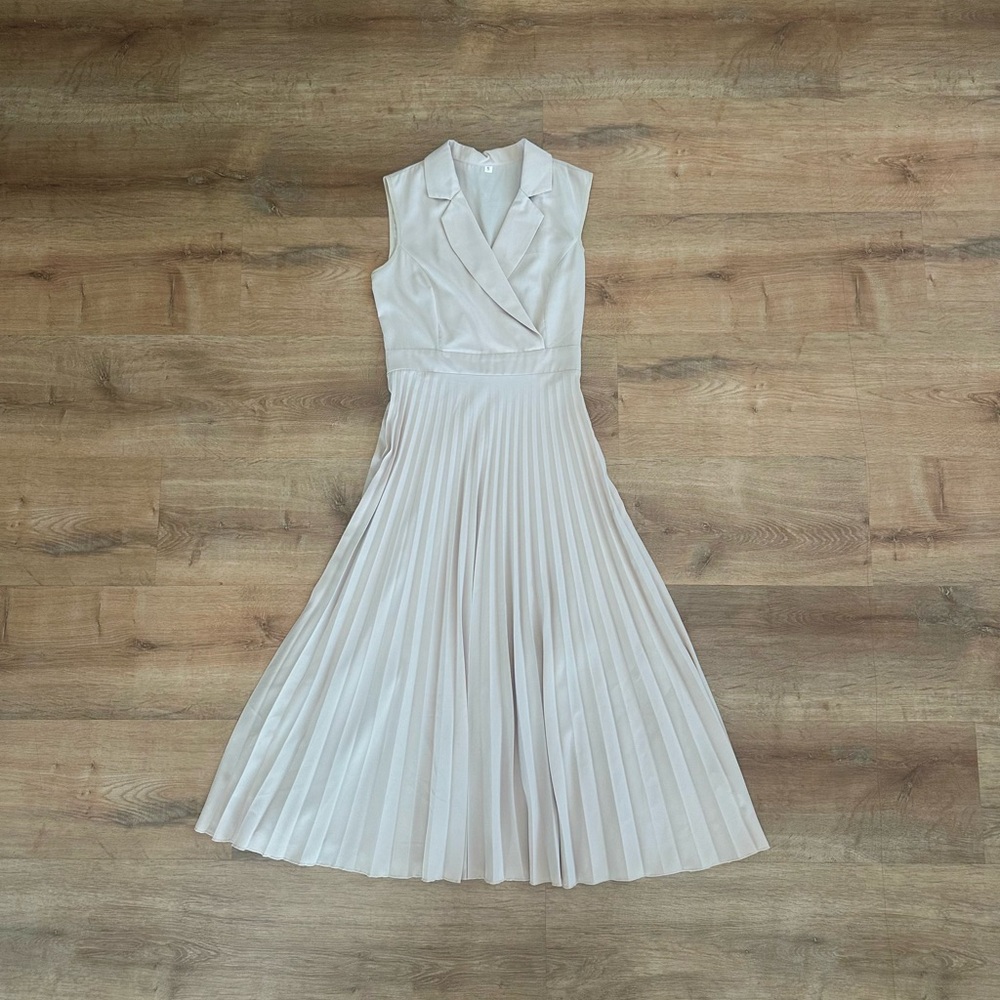 Elegant Beige Sleeveless Dress